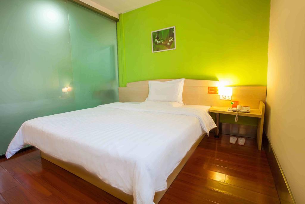 7Days Inn Huaihua Train Station Square Номер фото