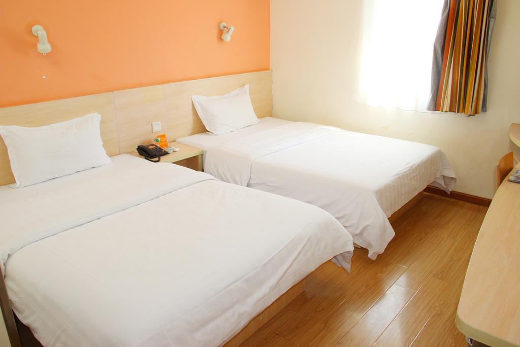 7Days Inn Huaihua Train Station Square Екстер'єр фото