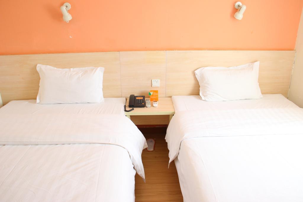 7Days Inn Huaihua Train Station Square Екстер'єр фото