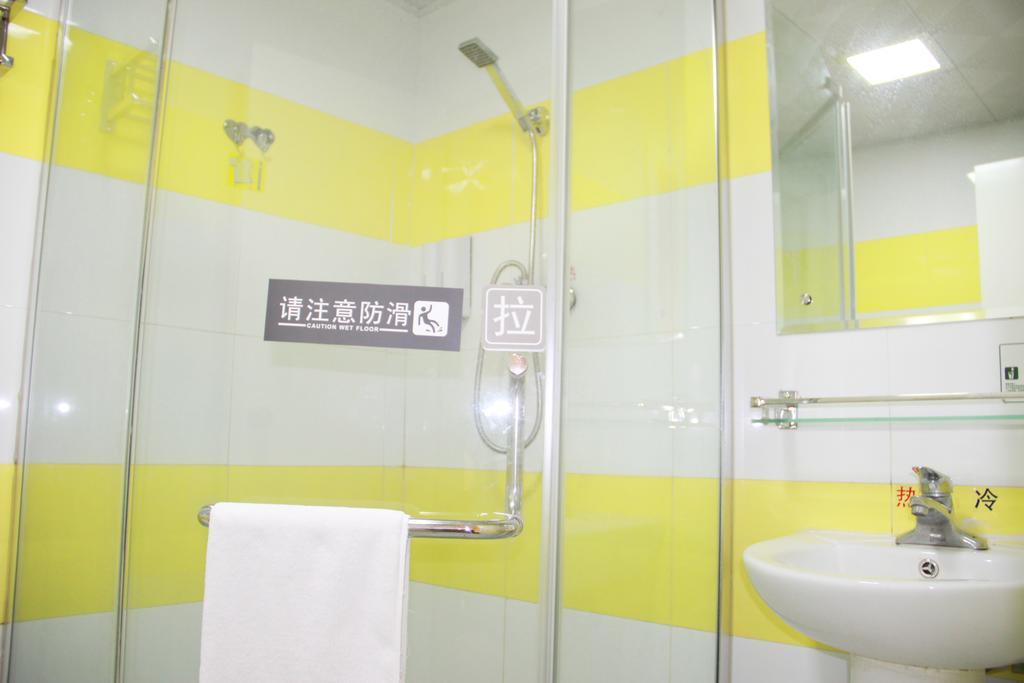 7Days Inn Huaihua Train Station Square Екстер'єр фото