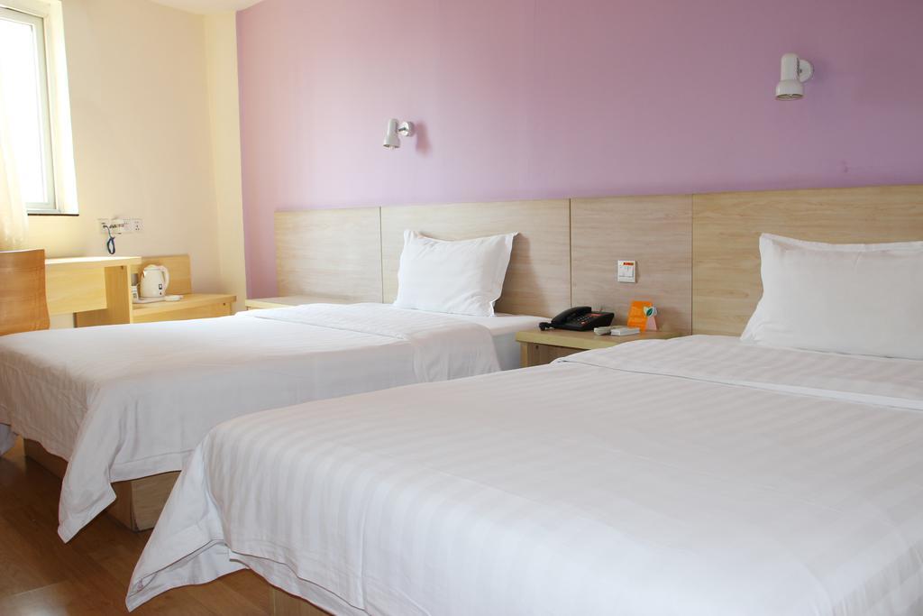 7Days Inn Huaihua Train Station Square Екстер'єр фото