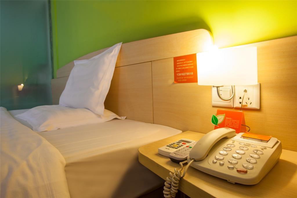 7Days Inn Huaihua Train Station Square Екстер'єр фото