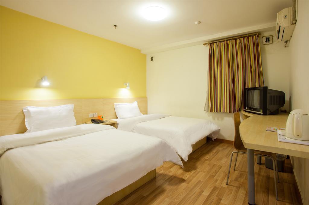 7Days Inn Huaihua Train Station Square Екстер'єр фото