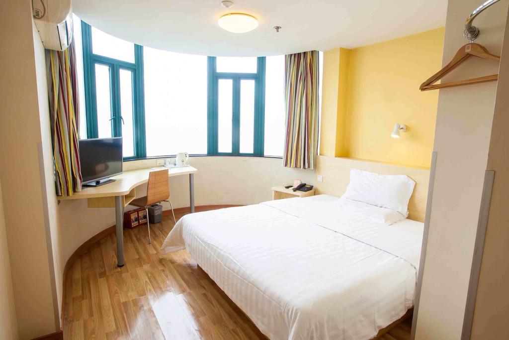 7Days Inn Huaihua Train Station Square Номер фото