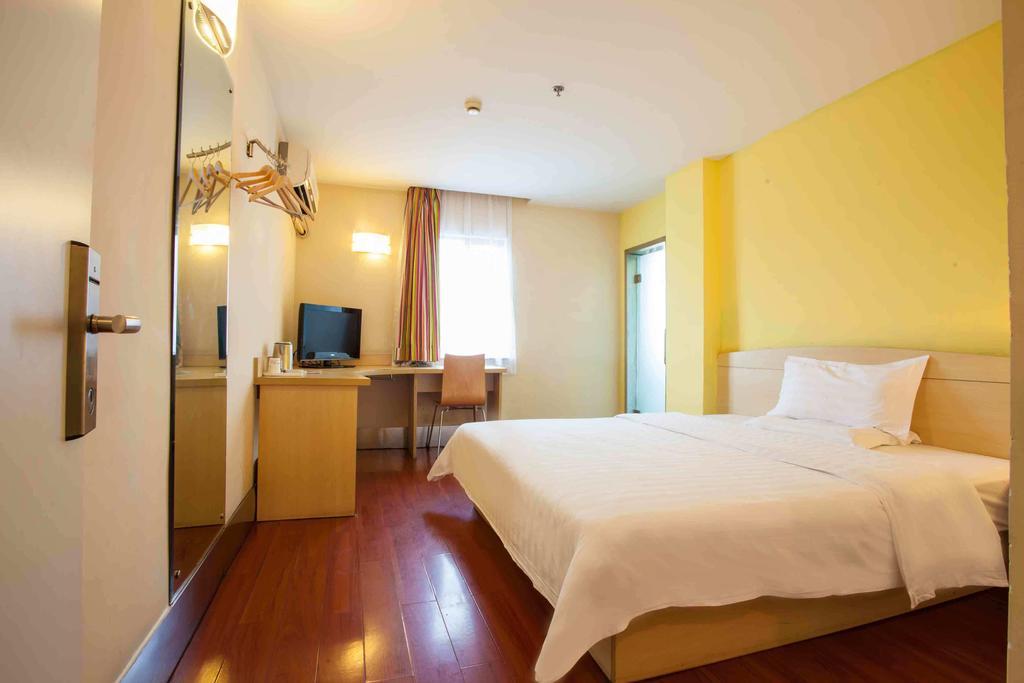 7Days Inn Huaihua Train Station Square Номер фото